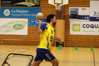 joueur en action de l'équipe de sport adapté du Meylan handball